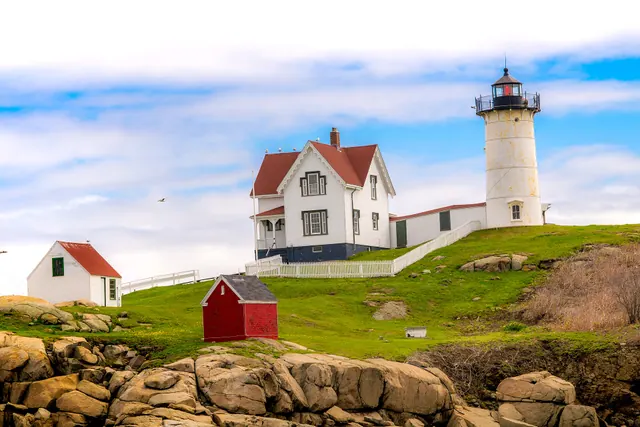 Un phare sur la côte du Maine