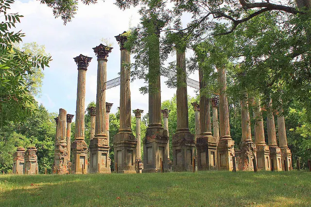 Les colonnes des Windsor Ruins
