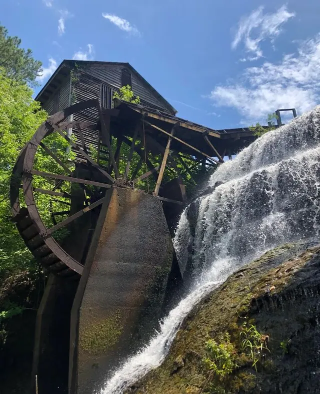 Un ancien moulin au bord de l’eau